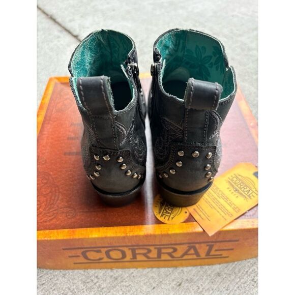 Corral Black Embroidery & Studs Round Toe Ankle Boots Size 10 - Picture 5 of 10